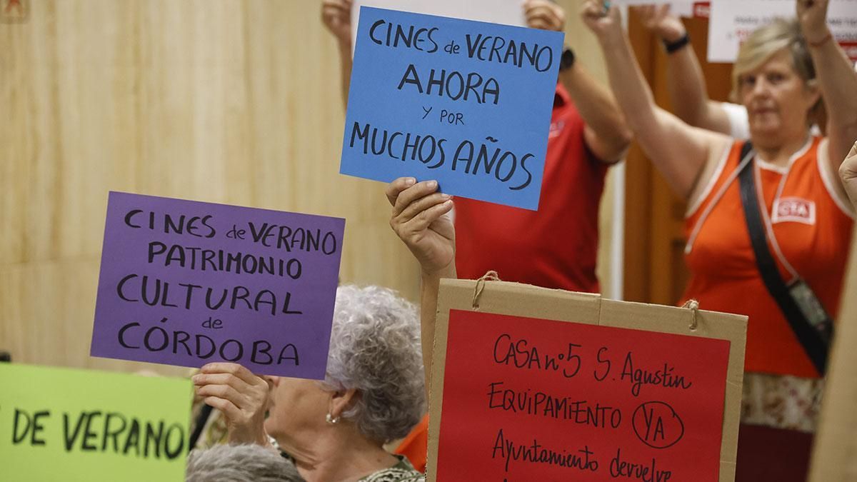 La coordinadora SOS Cines de Verano denuncia la "carambola" del alcalde con la Junta para no comprar los cines