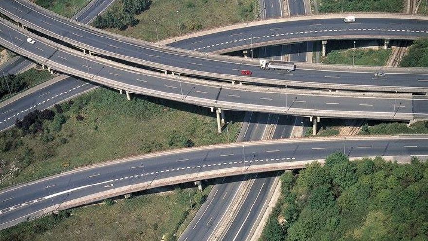 Euskadi se prepara para generalizar los peajes a los camiones: quien contamine y deteriore la carretera pagará más