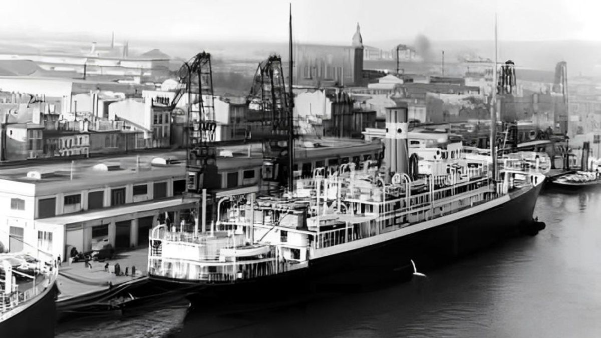 El barco mercante Lipari, en el que Nistal y su familia llegaron exiliados a Chile.