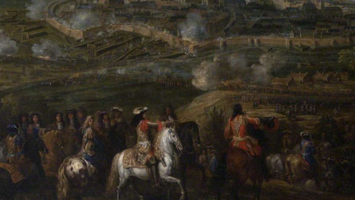 Dirigía un ataque por la retaguardia cuando un proyectil le alcanzó en el cuello, según crónicas locales y el testimonio de un suboficial