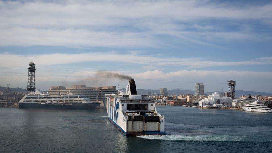 Barcelona estudia cómo cerrar dos terminales de cruceros ante la previsión de otro año con récord de visitantes