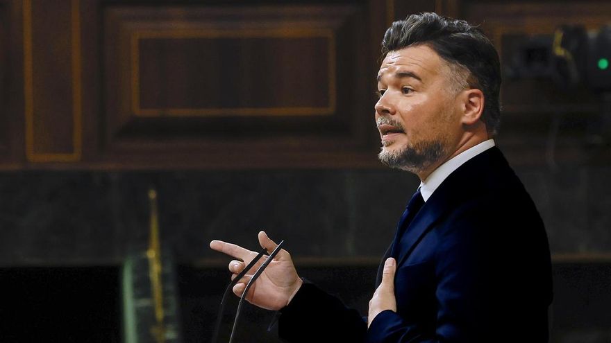 El portavoz de ERC, Gabriel Rufián interviene tras la comparecencia del jefe del Ejecutivo para dar explicaciones de los casos judiciales que afectan a su entorno político este miércoles en el Congreso de los Diputados en Madrid. EFE/J.J.Guillén
