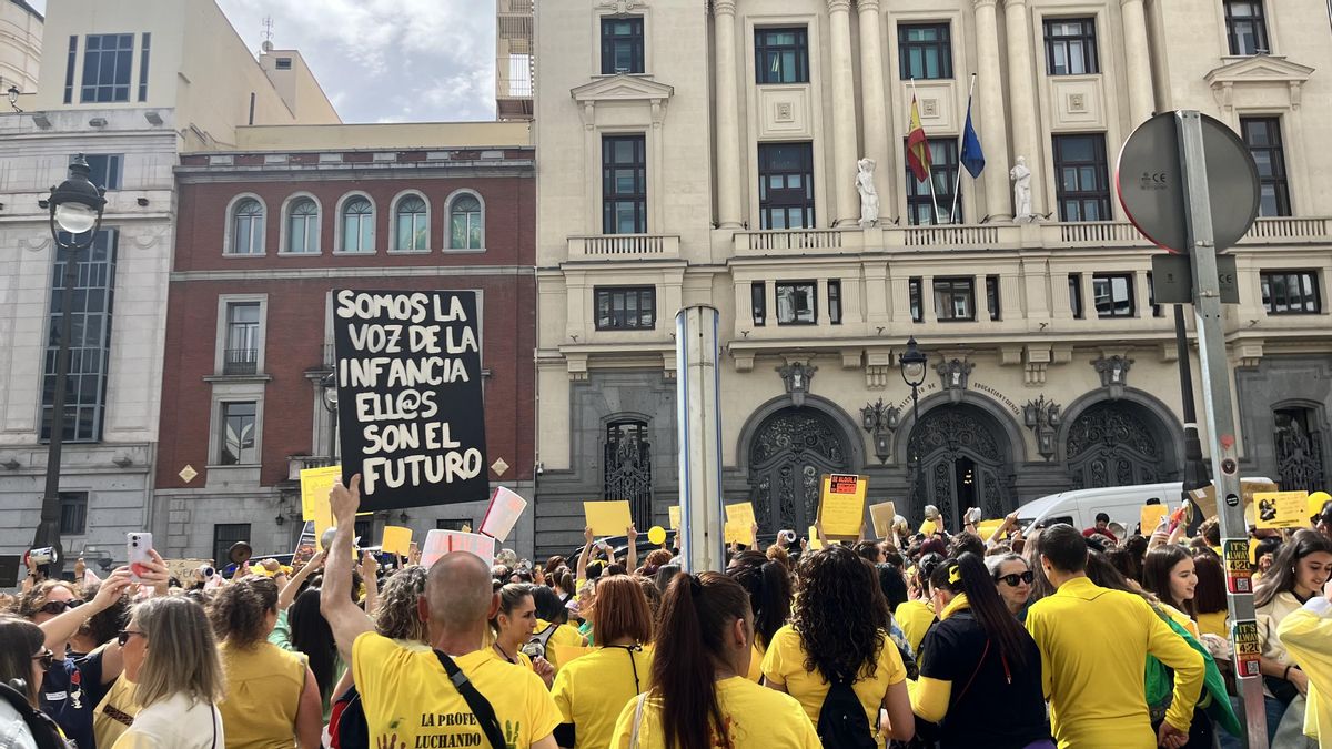 Concentración de escuelas infantiles frente al Ministerio de Educación