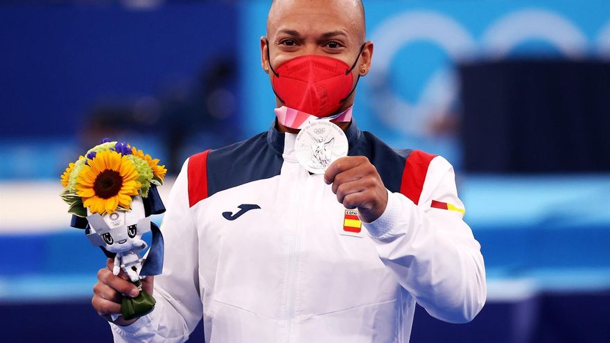 El lanzaroteño Ray Zapata gana la medalla de plata en suelo. EFE/EPA/FAZRY ISMAIL