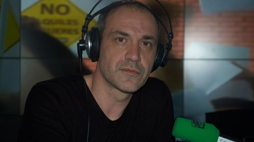 El periodista y escritor Bruno Cardeñosa presenta el martes en León su libro ‘La vida se torció’.