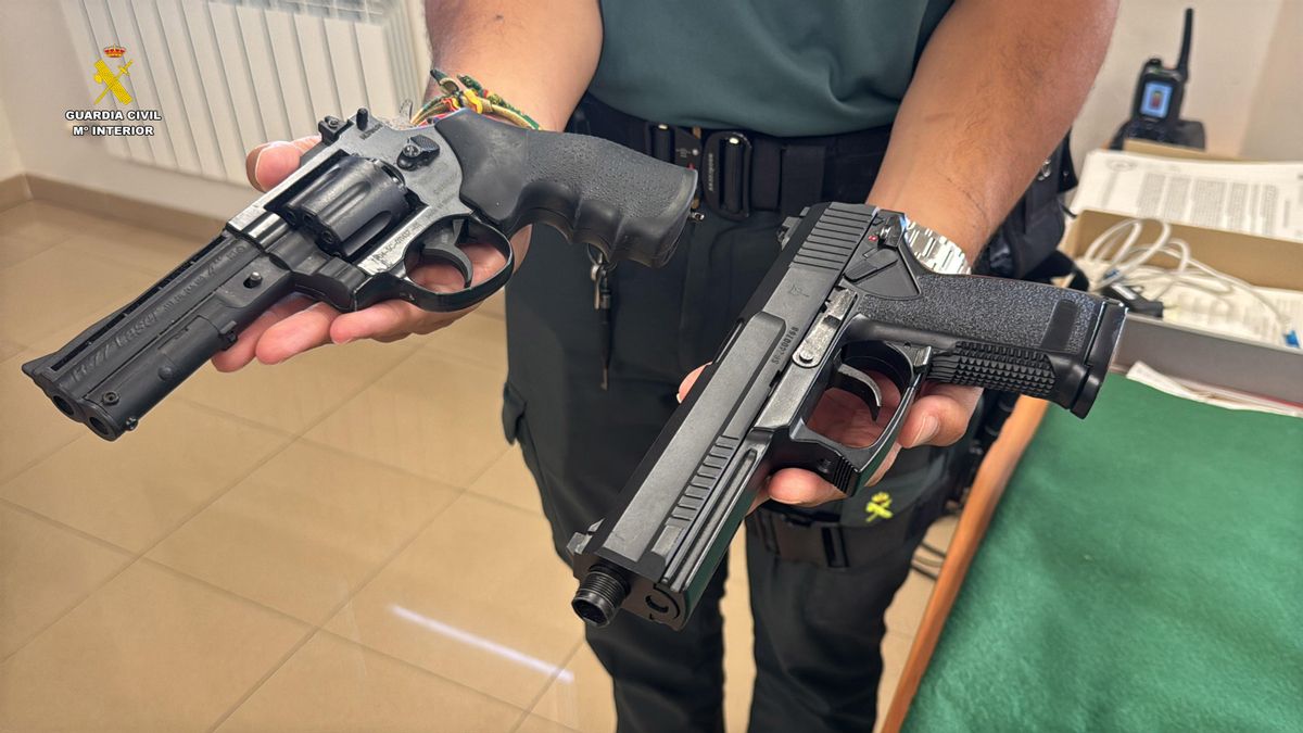 Denunciado en Lardero tras intentar eludir un control con un revólver y una pistola de aire comprimido