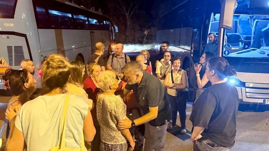 Tres incendios forestales permanecen activos en Extremadura con evacuaciones en Jarilla y Casares de las Hurdes