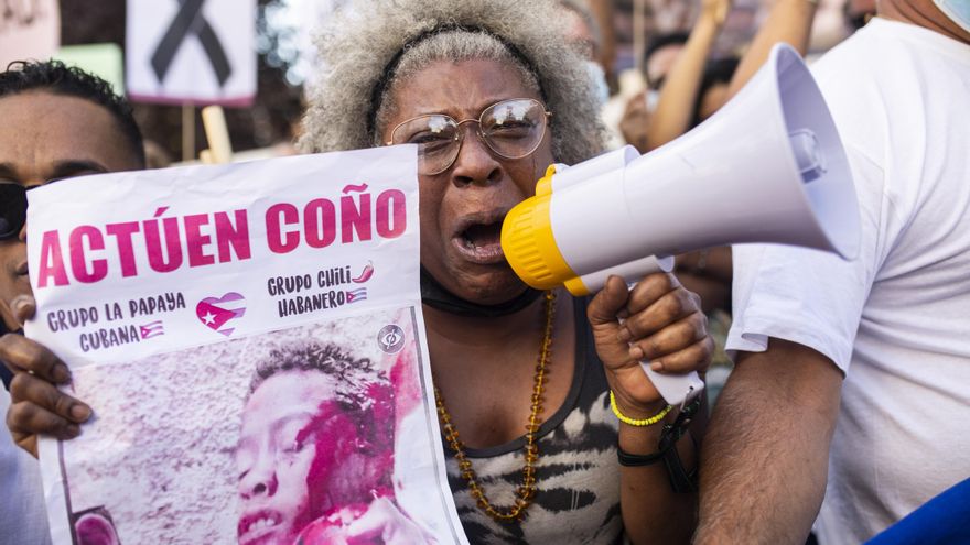 Manifestación contra el Gobierno cubano frente a su embajada en Madrid el martes.