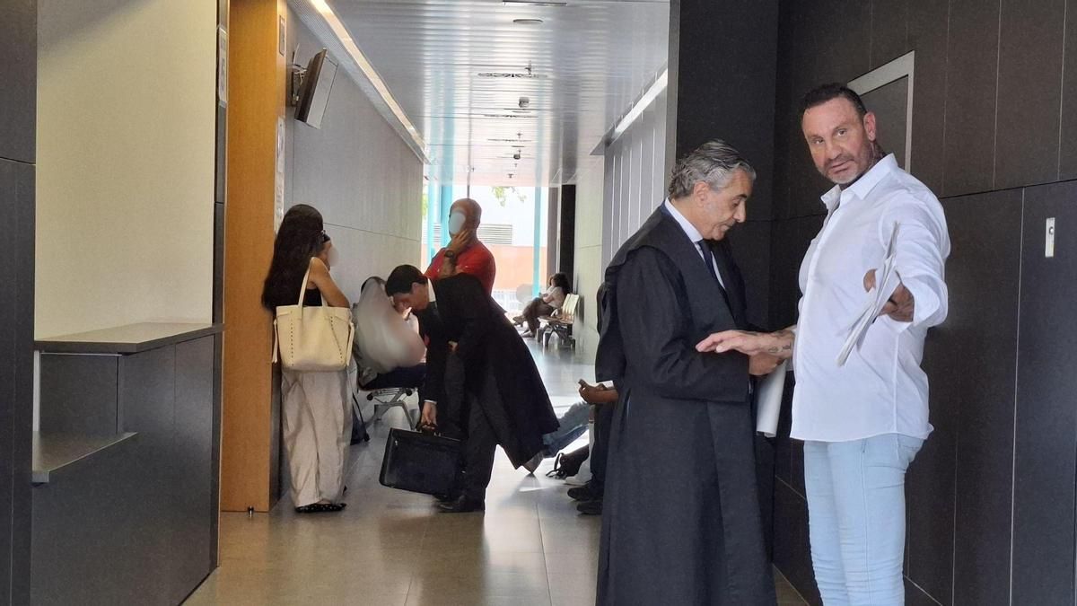 El juicio al gerente de Okupacción por supuesto acoso a una familia se pospone: podría ampliarse por delito continuado
