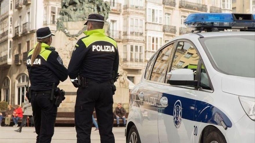 Detenido un hombre de 24 años en Vitoria por agredir a su pareja, que huyó con lesiones en el cuello y un brazo