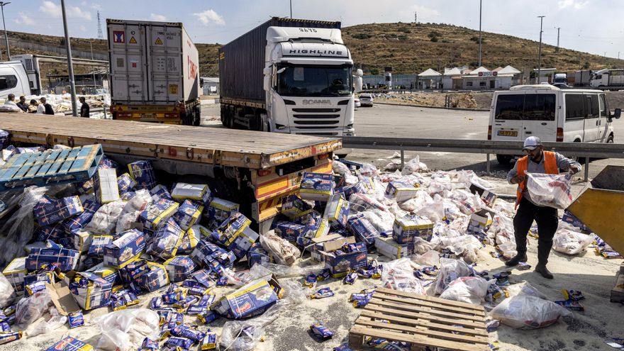 Así relatan camioneros palestinos el ataque de colonos israelíes a un convoy de ayuda a Gaza