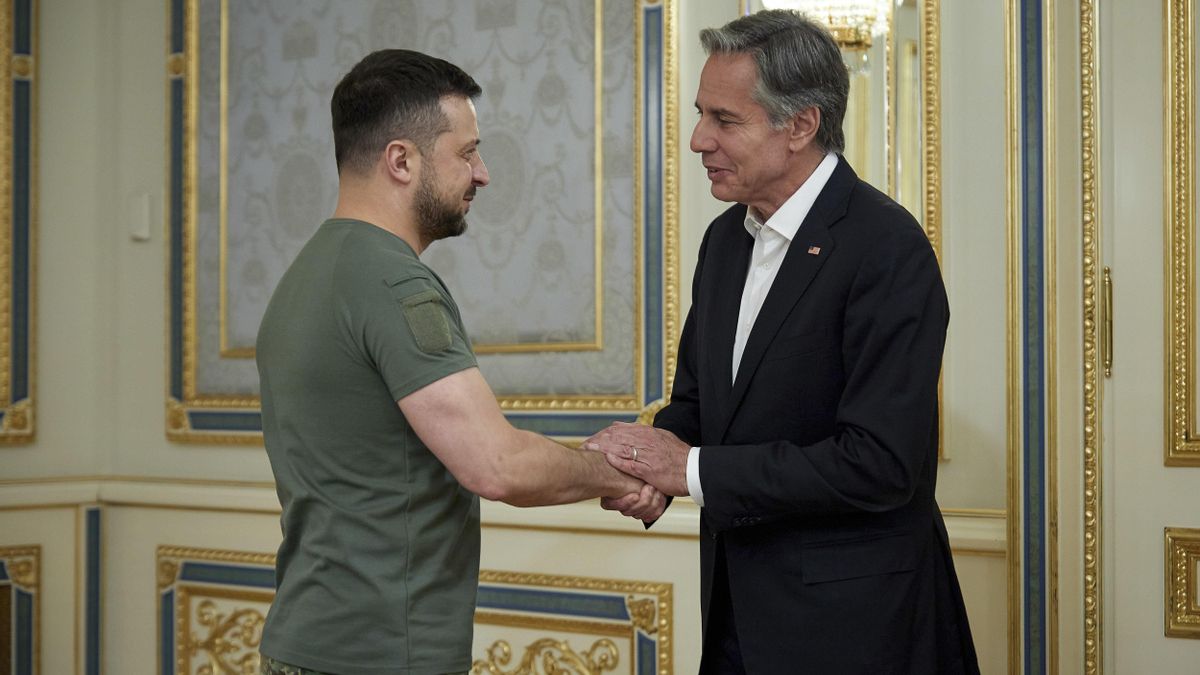 El presidente de Ucrania junto al secretario de Estado de EEUU.