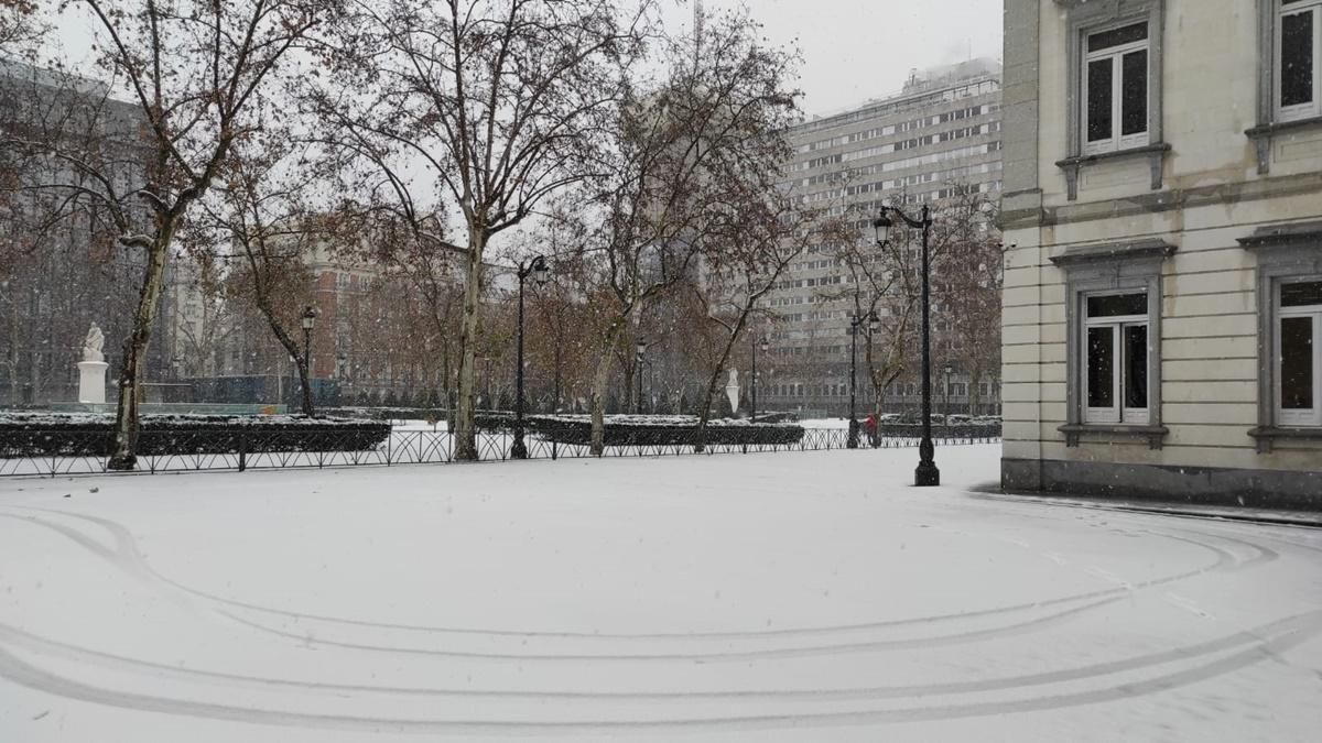 Surcos de un veh�culo en Villa de Par�s.jpg