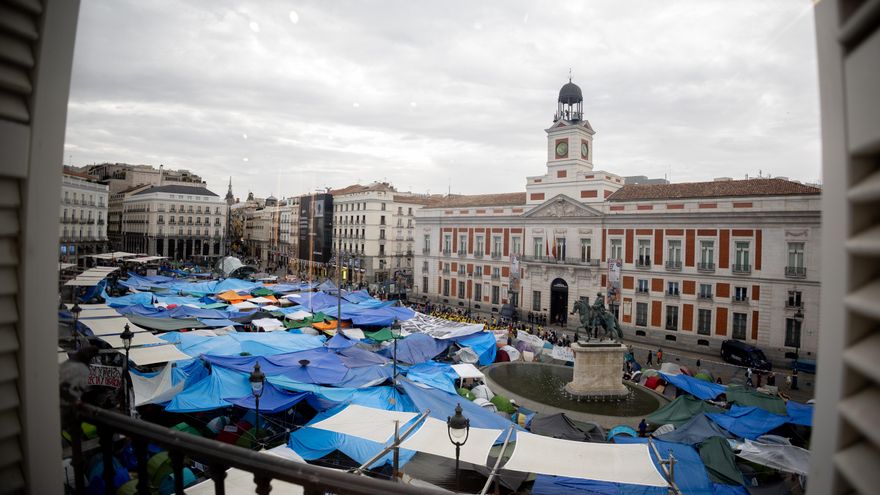 Cientos de personas durante la acampada por la vivienda, en la Puerta del Sol, a 30 de septiembre de 2026, en Madrid (España).
