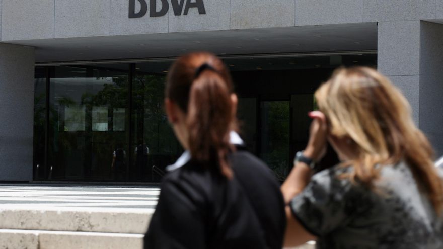 Competencia espera aprobar este lunes su dictamen sobre la opa del BBVA al Banco Sabadell
