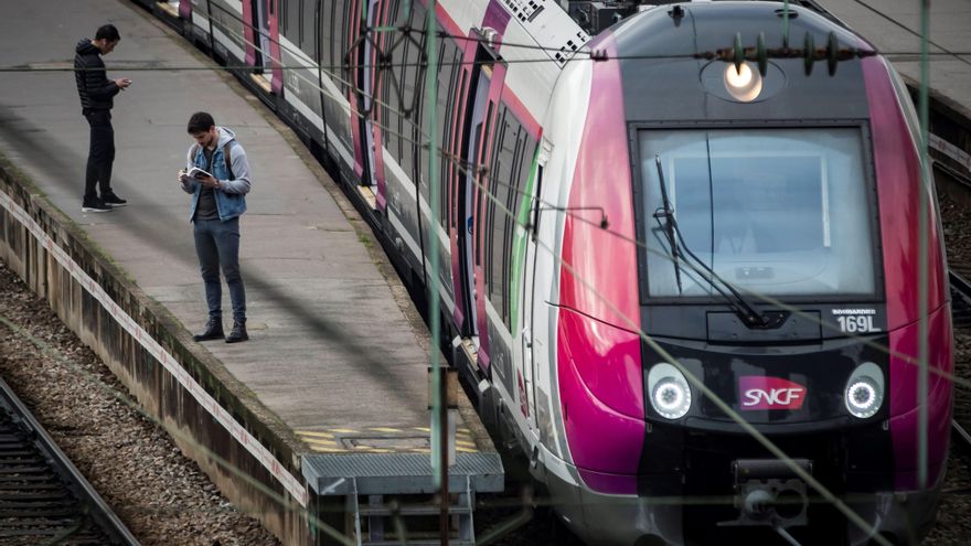 Francia prohíbe los vuelos de corta distancia cuando haya trenes disponibles para reducir emisiones contaminantes