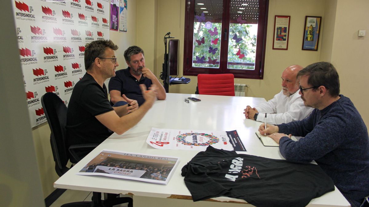 Reunión de IU con los promotores de la campaña en defensa de más recursos educativos en la Sagra