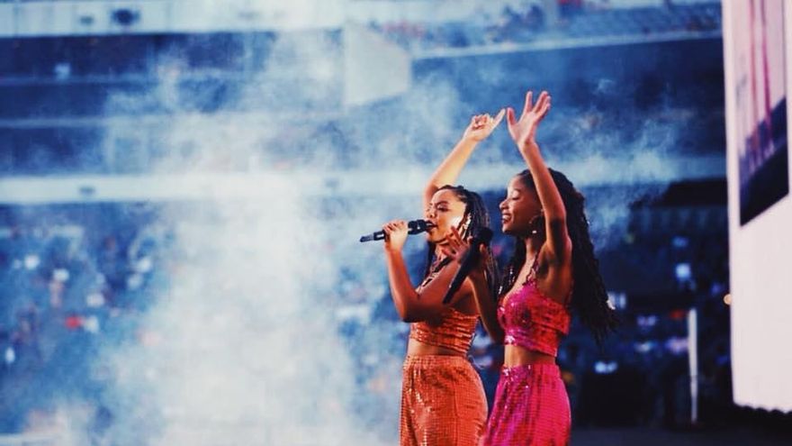 Las hermanas Chloe y Halle lucen un diseño de la palmera Paloma Suárez en un concierto de Beyoncé en Filadelfia