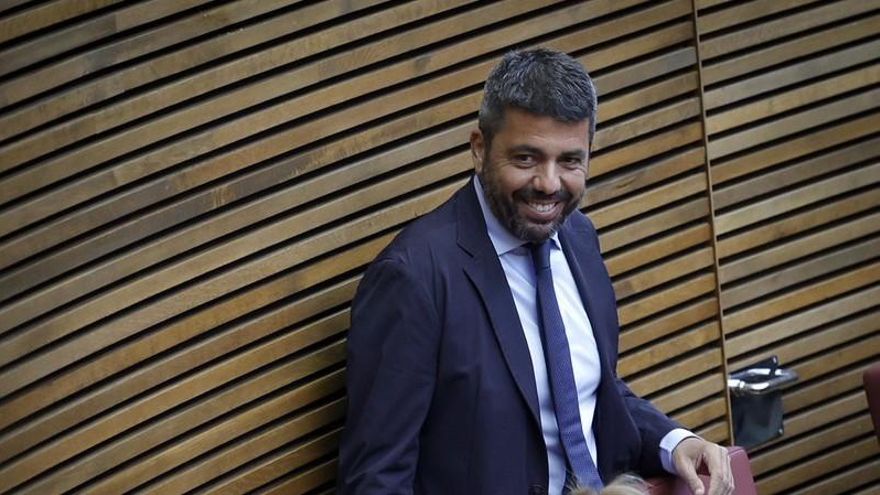 Mazón no aclara si llevará los whatsapps a la jueza y el PP descarta pedirle el acta pese a su citación como testigo