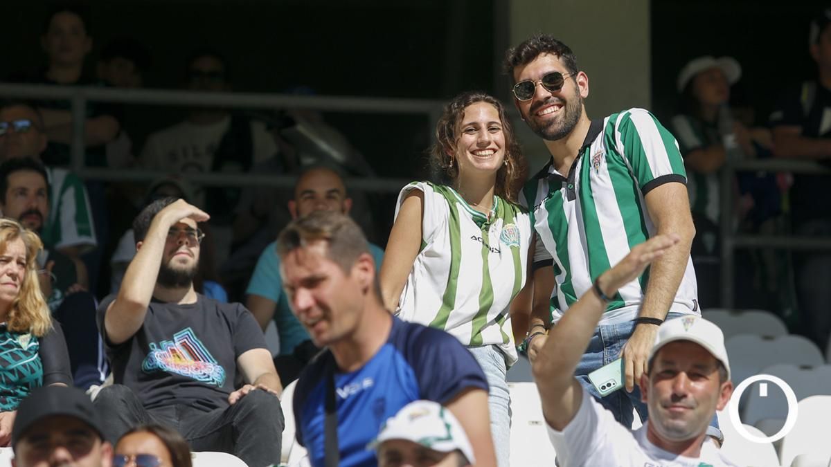 Grada Blanquiverde del partido entre el Córdoba CF y AD Alcorcón