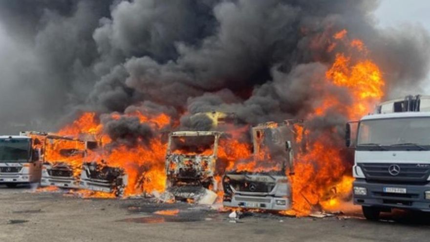 Camiones quemados, mordidas a cambio de contratos y amenazas: la guerra de las basuras que azota A Coruña