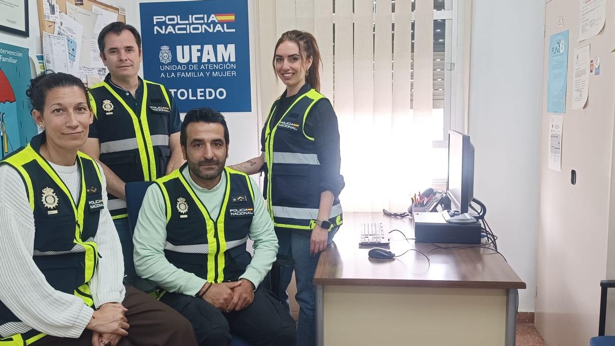 El subinspector Hernández, en el centro, junto al equipo de la UFAM en Toledo