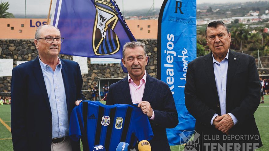 Paulino Rivero anuncia que llegarán al menos dos fichajes más