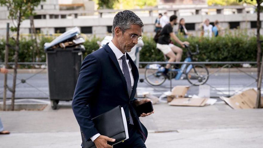 El abogado de la esposa del presidente, Jaime Campaner, a su llegada este 8 de septiembre a los juzgados de Plaza Castilla