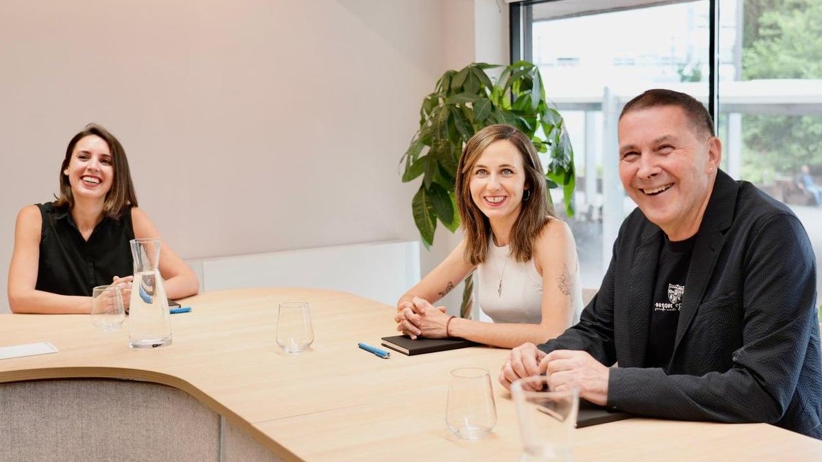 Irene Montero, Ione Belarra y Arnaldo Otegi, este viernes en Vitoria