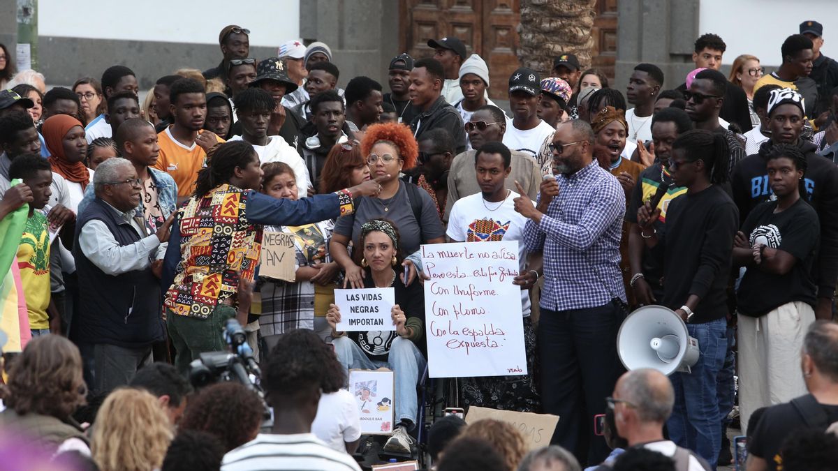 Concentración por la muerte de joven abatido a tiros por la Policía en el aeropuerto de Gran Canaria.