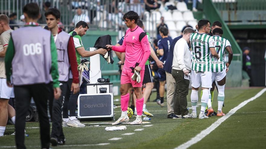 El Córdoba CF y un doble reto con Iker Álvarez como punta de lanza