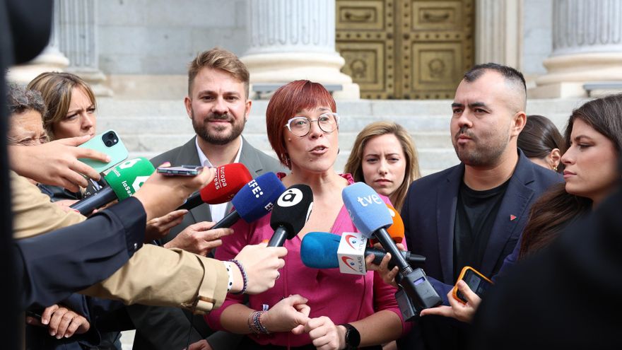 Archivo - (I-2D) El diputado de Compromís-Sumar, Alberto Ibáñez, la portavoz de Compromís, Águeda Micó