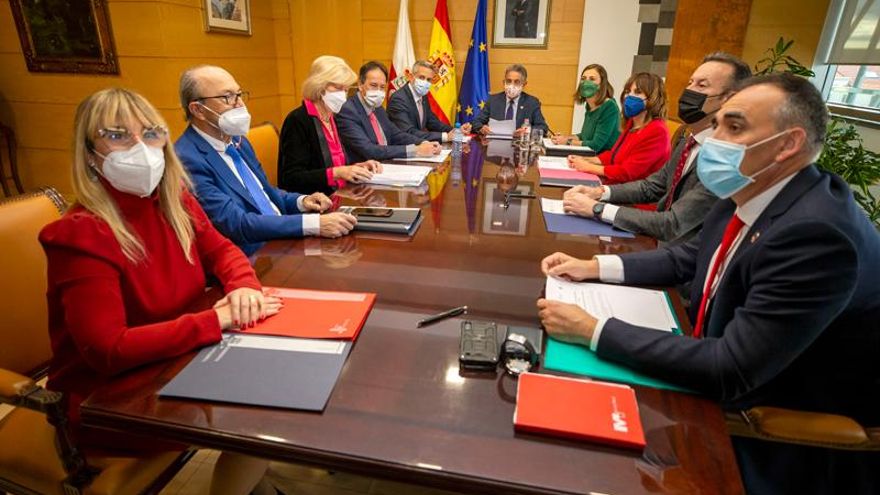 Desgaste pandémico y fricciones con Revilla: el PSOE cambia las caras de sus consejeros en Cantabria a un año de las elecciones