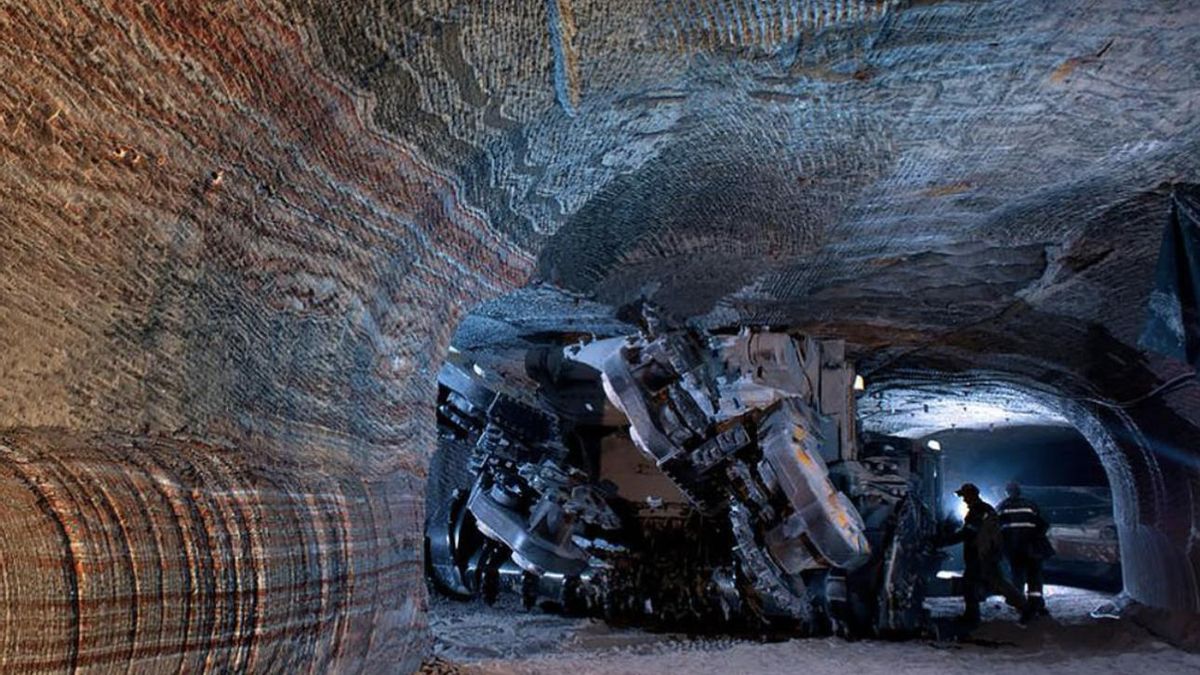 Rusia extrae potasio a cientos de metros de profundidad mientras la sal cede y puede acabar tragándose pueblos enteros