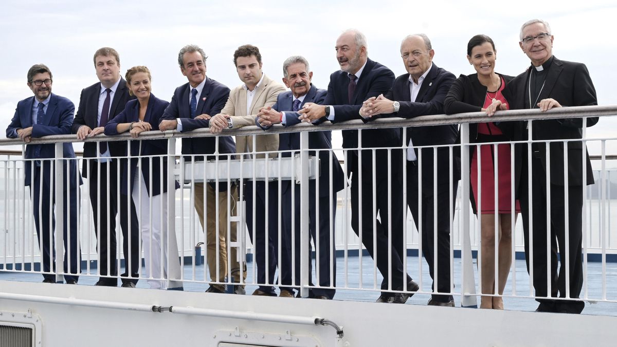 Autoridades en el acto por el 50 aniversario de Britanny Ferries.