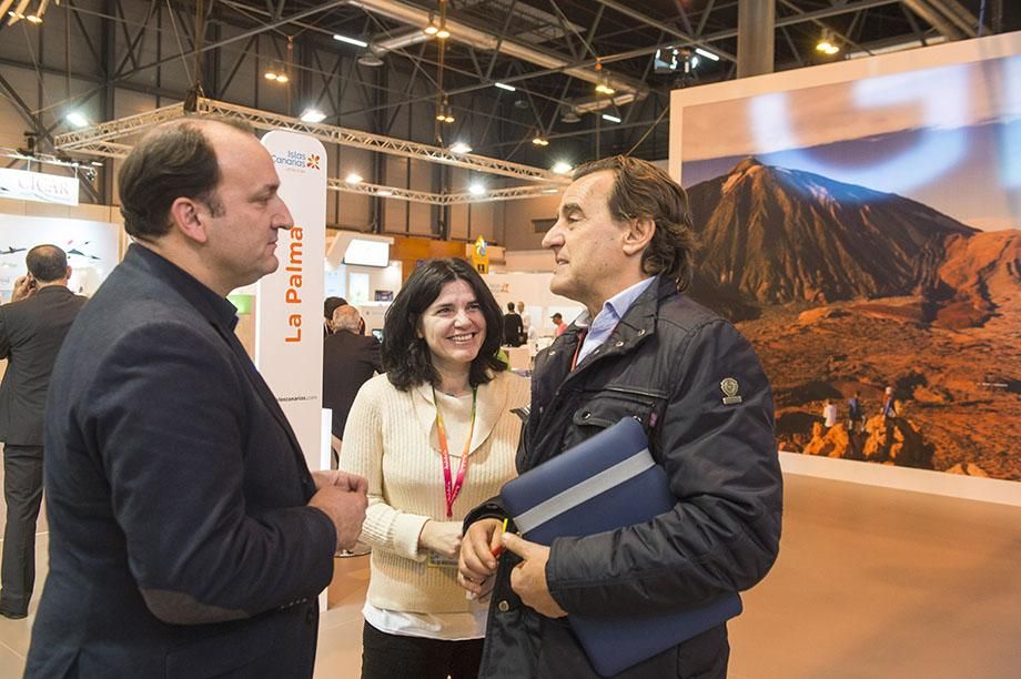 El viceconsejero de Turismo del Gobierno de Canarias (i) en Fitur. (Foto: Nacho González).