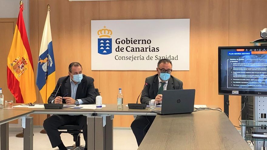 Blas Domínguez, a la izquierda, junto a Conrado Domínguez, en la rueda de prensa de este miércoles