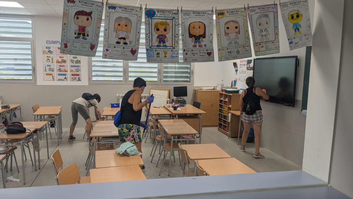 Familias y alumnos que limpian las aulas: denuncian la falta de personal en 15 centros educativos de Aragón