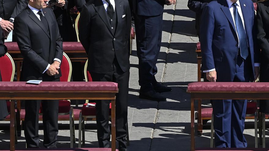 Trump, Macron y Zelenski, a pocos metros en primera fila en el funeral de Francisco
