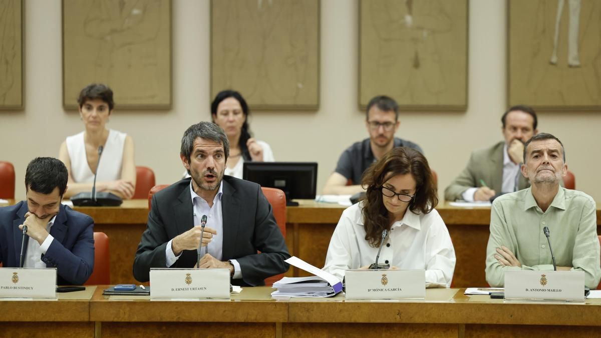 Los partidos de Sumar se van de vacaciones sin marca ni candidato para unas elecciones cada vez más próximas