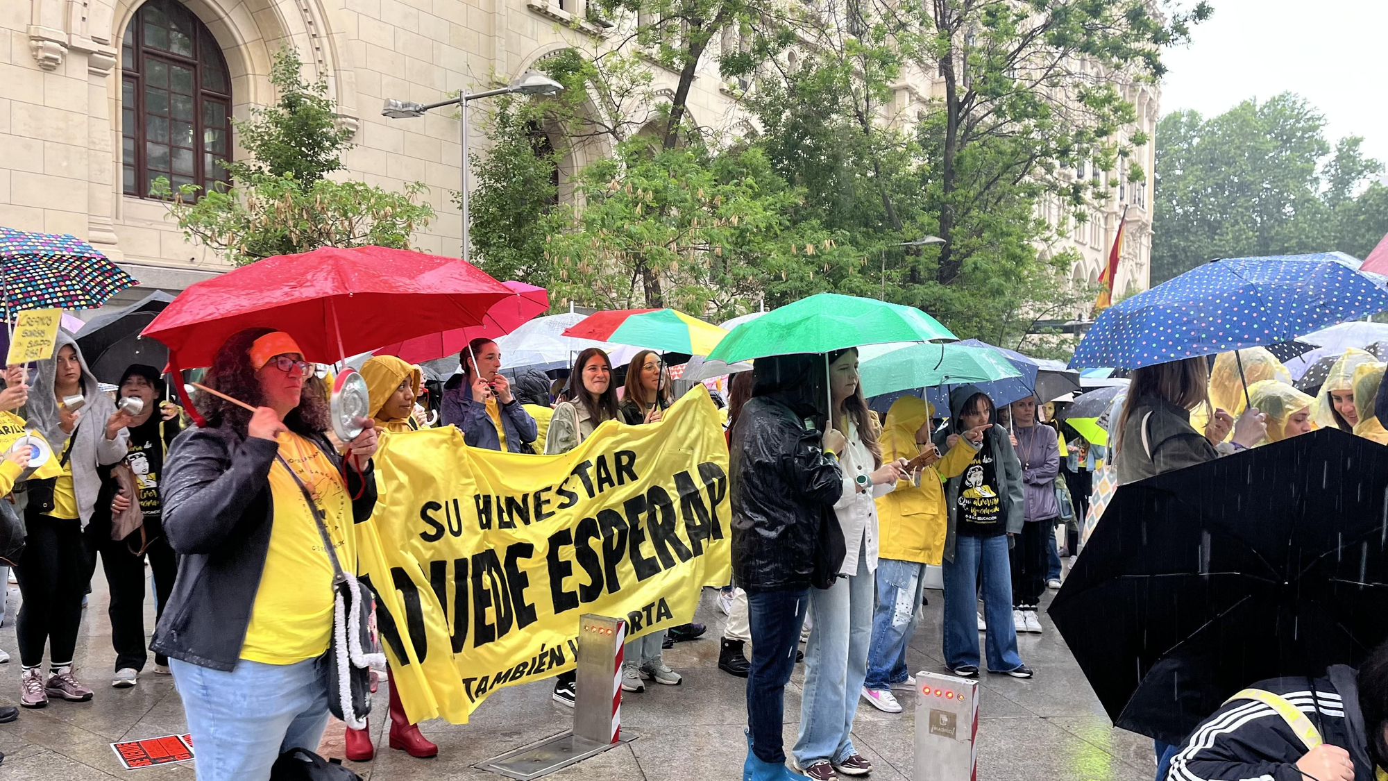 Concentración de escuelas infantiles frente al ayuntamiento de Madrid