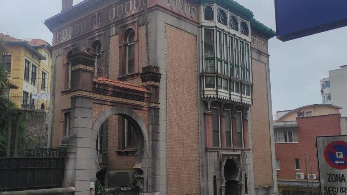 Palacio de Cortiguera en la popular Cuesta de las cadenas de Santander.