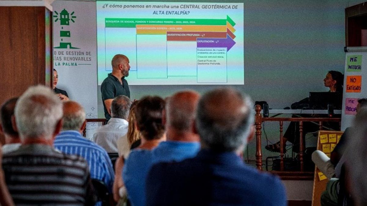 El Cabildo promueve la participación ciudadana de residentes de Villa de Mazo sobre la geotermia de La Palma.