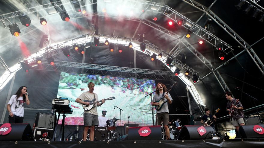 King Gizzard and The Lizard Wizard, en una foto de archivo