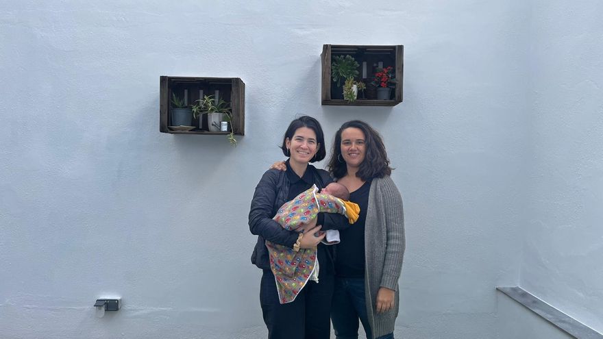 Viajar a otro país para que su donante de esperma no sea anónimo: "Si nuestro hijo quiere, podrá saber quién fue"