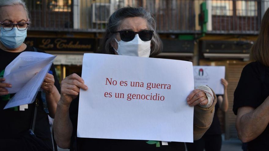 El colectivo 'Mujeres de Negro de Toledo' se sumaron a la protesta