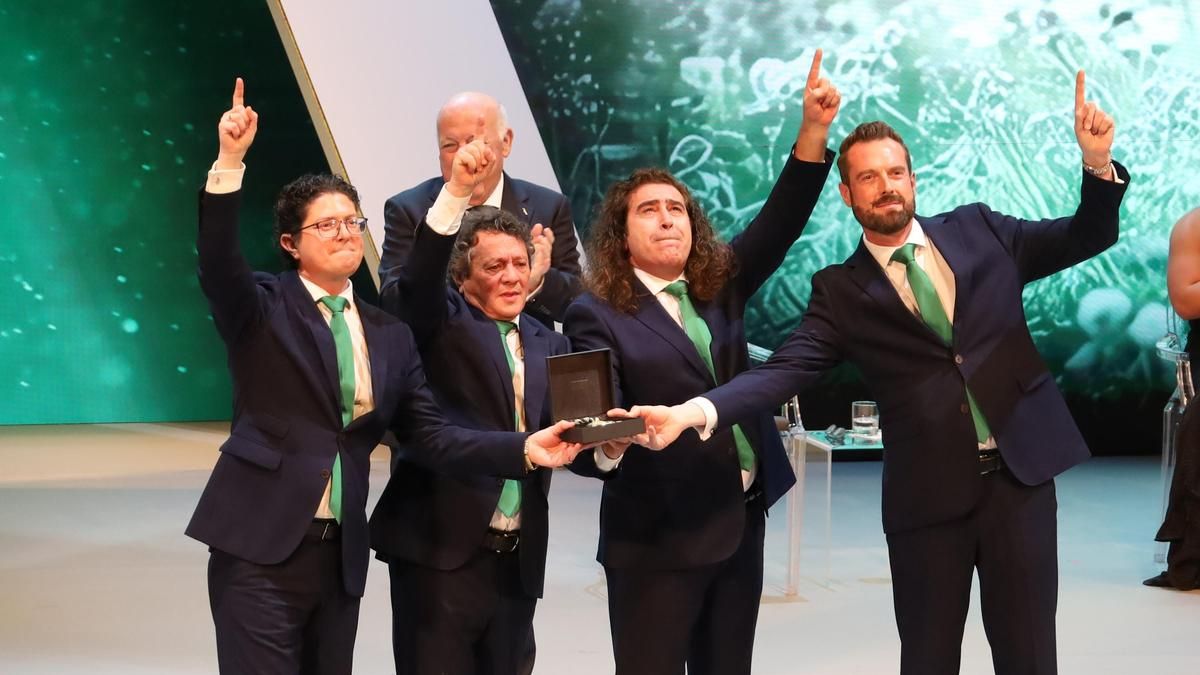 Homenaje a los Cantores de Híspalis en la Velá de Triana por sus 50 años de carrera