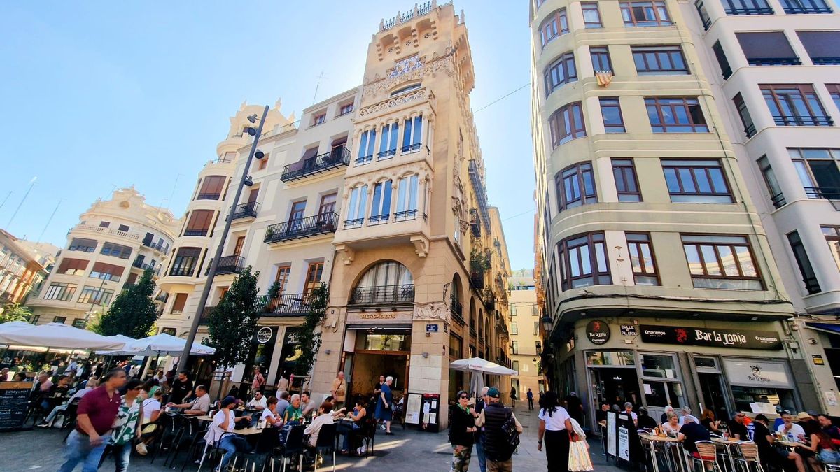 Casa Ordeig en el centro de la foto.Plaza del Mercat 13.