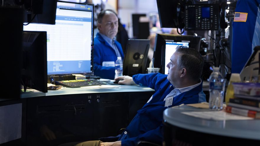 Wall Street abre mixto y el Dow Jones cae un 1,38 %, lastrado por UnitedHealth