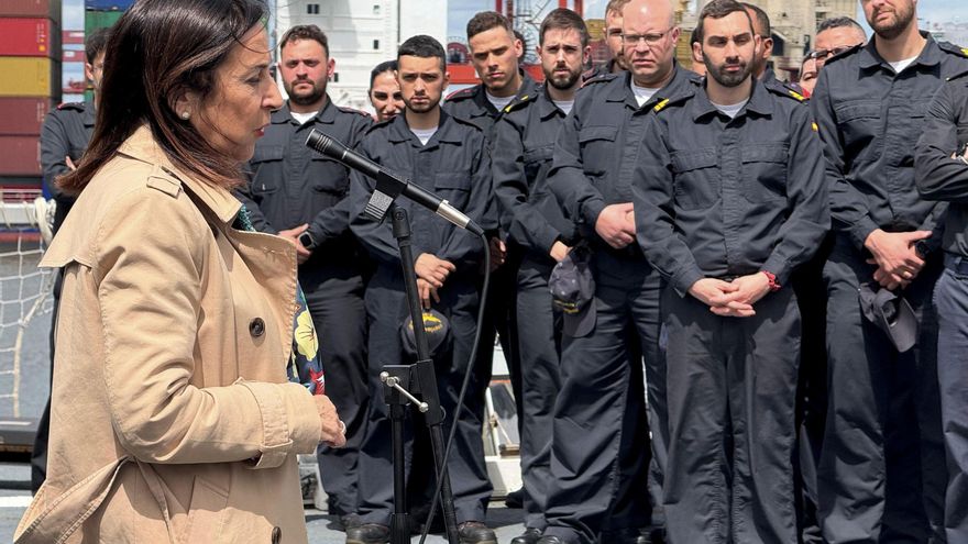 Robles visita la fragata Cristóbal Colón al fin del ejercicio Formidable Shield de la OTAN